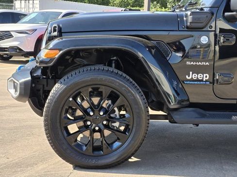 Used 2023 Jeep Wrangler Unlimited Sahara AWD/4WD image 10