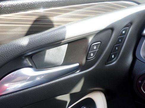 Used 2020 Buick Envision Essence image 32