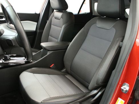 Used 2024 Chevrolet Trax LT w/ Driver Confidence Package FWD image 25