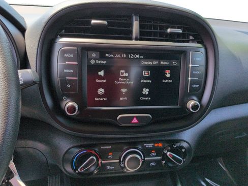Used 2025 Kia Soul LX FWD image 14