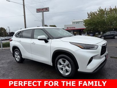 Used 2023 Toyota Highlander LE