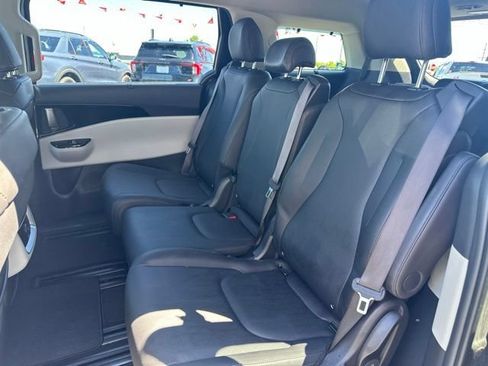 Used 2023 Kia Carnival EX FWD image 18