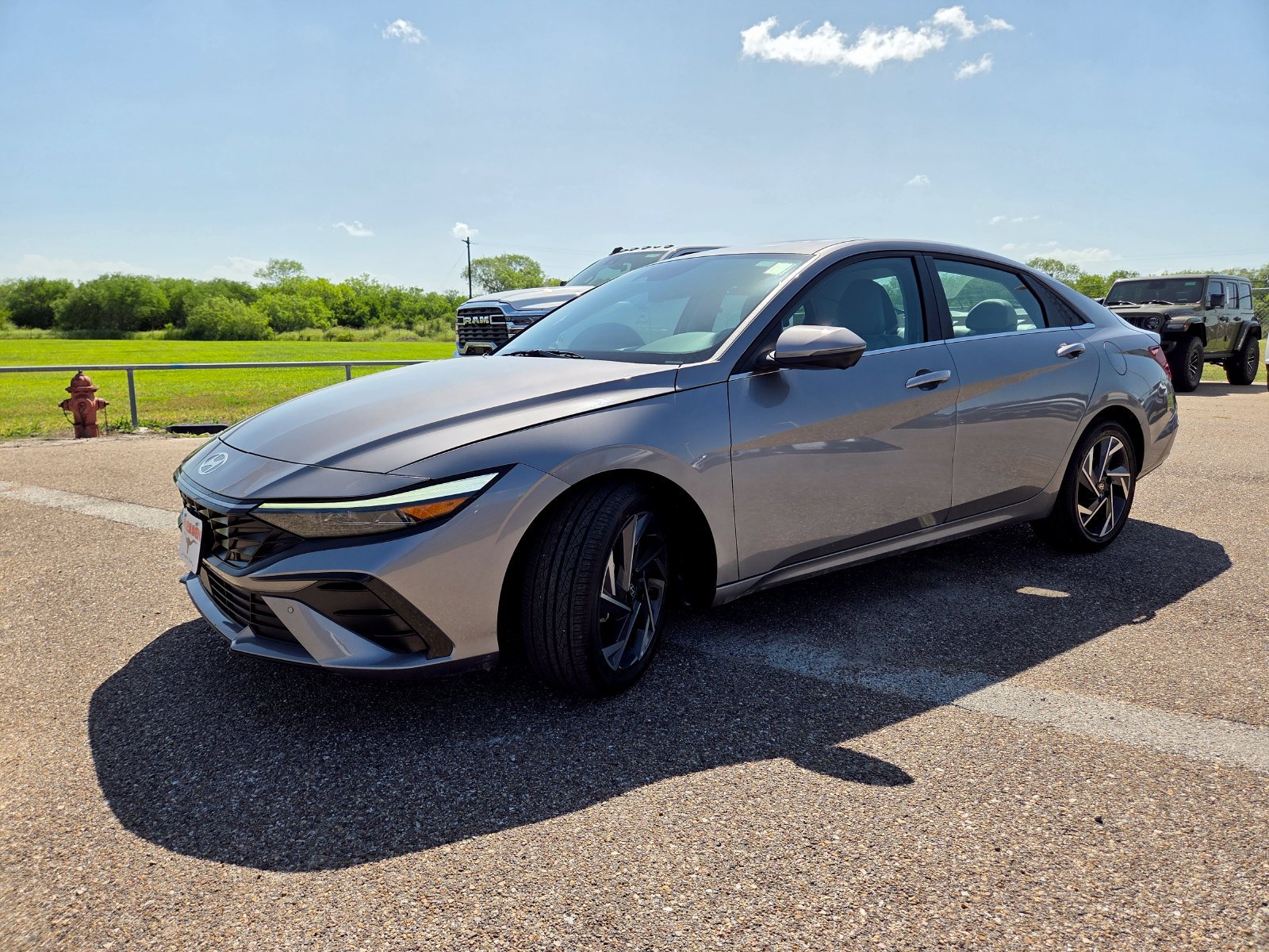 Used 2024 Hyundai Elantra Limited FWD image 3