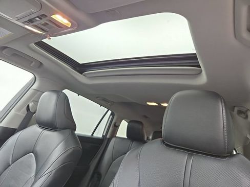 Certified 2025 Toyota Highlander Limited AWD/4WD image 30