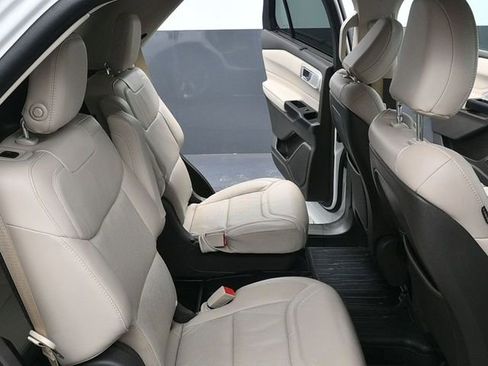 Used 2020 Ford Explorer Platinum w/ Premium Technology Package image 10