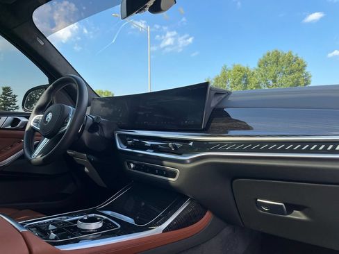 Used 2025 BMW X7 M60i AWD/4WD image 33