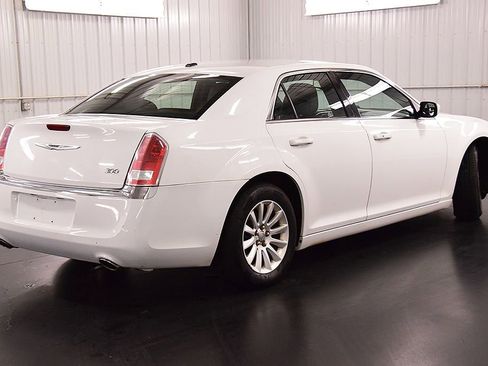 Used 2013 Chrysler 300 RWD image 7