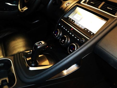 Used 2020 Jaguar E-PACE SE image 41