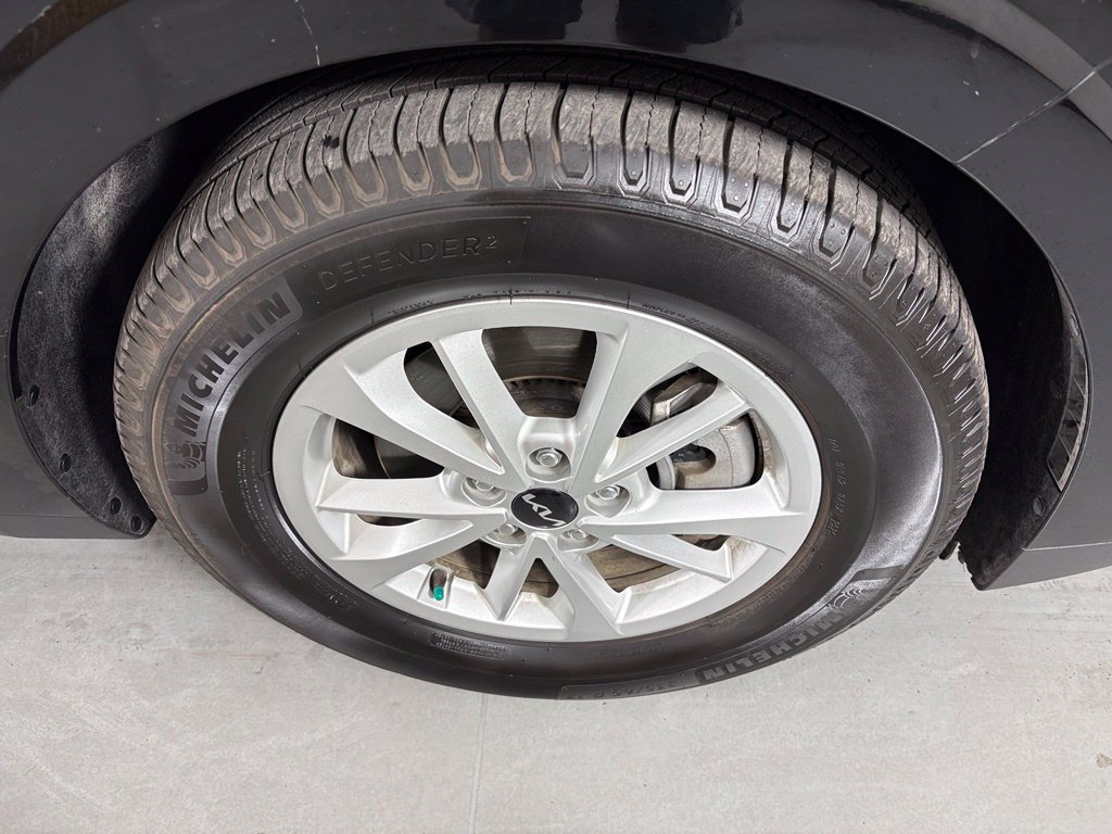 Used 2022 Kia Carnival LX FWD image 10