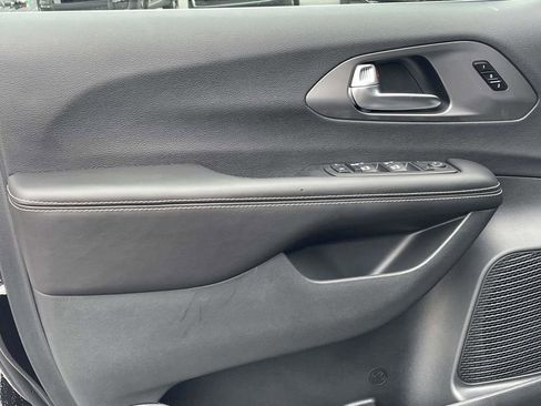 New 2026 Chrysler Pacifica Select image 22