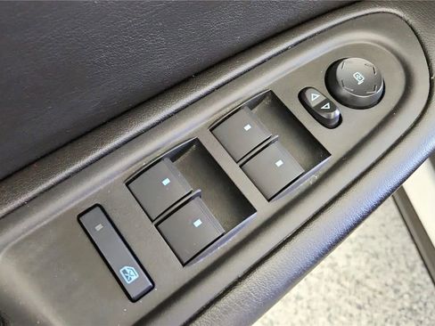 Used 2017 Chevrolet Traverse LT w/ Style and Technology Package FWD image 31