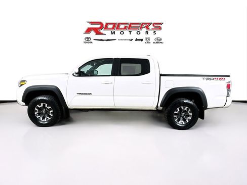 Certified 2023 Toyota Tacoma TRD Off-Road w/ Technology Package AWD/4WD image 9