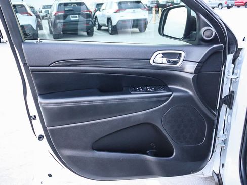 Used 2019 Jeep Grand Cherokee Laredo w/ Laredo X Package image 21