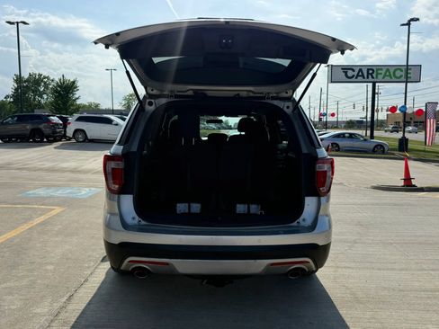 Used 2017 Ford Explorer XLT AWD/4WD image 13