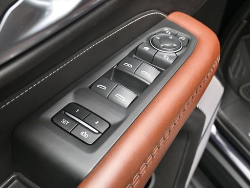Used 2023 GMC Yukon Denali Ultimate AWD/4WD image 9