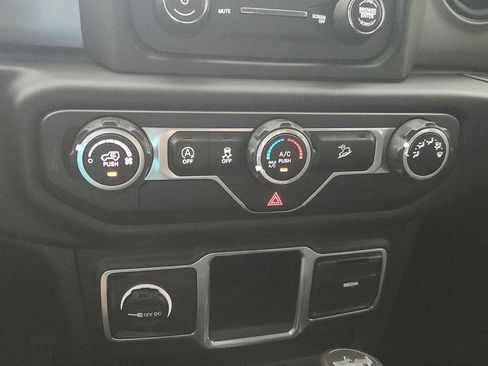 Used 2018 Jeep Wrangler Unlimited Sport AWD/4WD image 29
