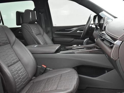 Certified 2023 Cadillac Escalade ESV Sport Platinum w/ LPO, ONYX Package image 38