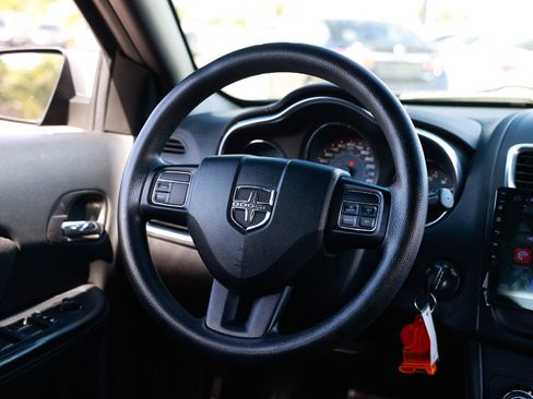 Used 2014 Dodge Avenger SE image 27