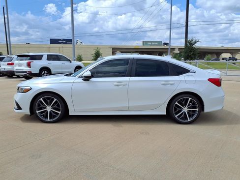 Used 2023 Honda Civic Touring image 3
