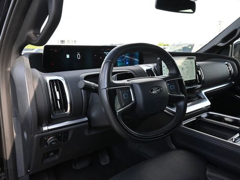 Used 2025 Ford Expedition Max Platinum w/ Stealth Appearance Package AWD/4WD image 17
