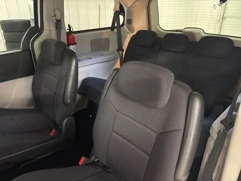 Used 2010 Dodge Grand Caravan SXT FWD image 23