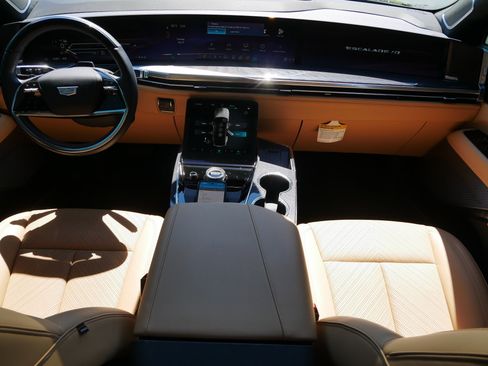 Certified 2026 Cadillac Escalade IQ Sport 2 AWD/4WD image 8