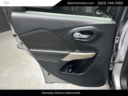 Used 2018 Jeep Cherokee Sport w/ Cold Weather Group AWD/4WD image 27
