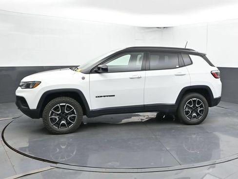 Used 2025 Jeep Compass Trailhawk AWD/4WD image 8