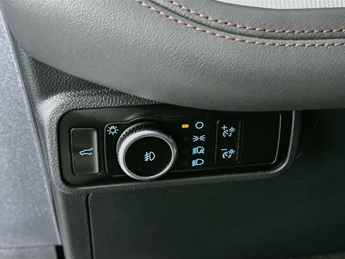Used 2025 Ford Explorer Active w/ Active Comfort Package RWD image 16