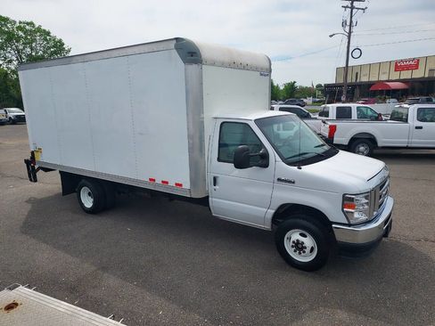 Used 2022 Ford E-450 and Econoline 450 Super Duty w/ Power Windows & Locks Group image 2