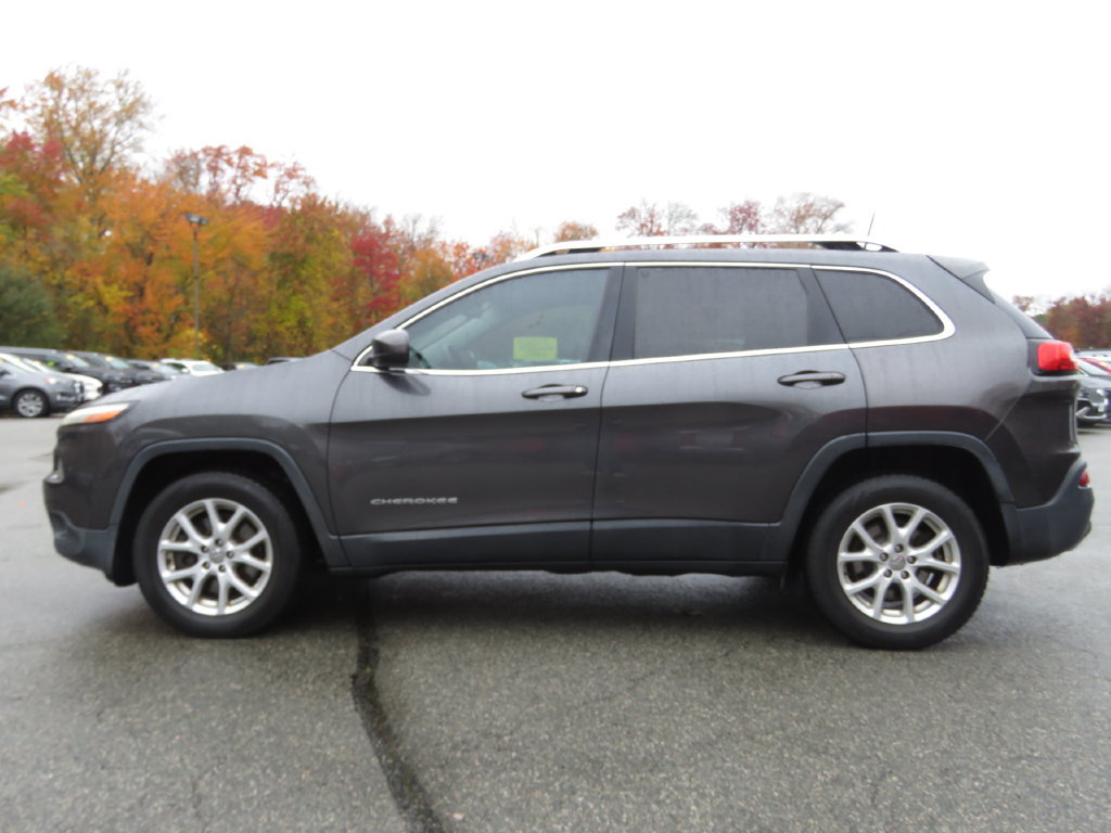 Used 2016 Jeep Cherokee Latitude AWD/4WD image 8