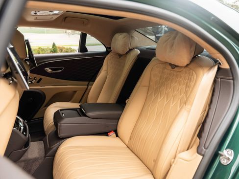 Used 2023 Bentley Flying Spur W12 image 40