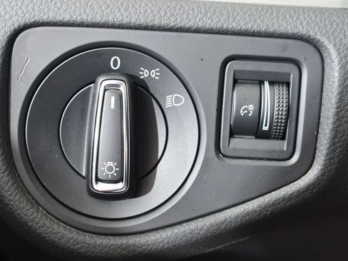 Used 2017 Volkswagen Golf S FWD image 29