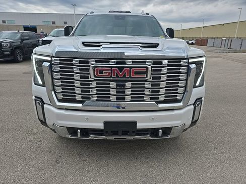Used 2025 GMC Sierra 3500 Denali AWD/4WD image 2