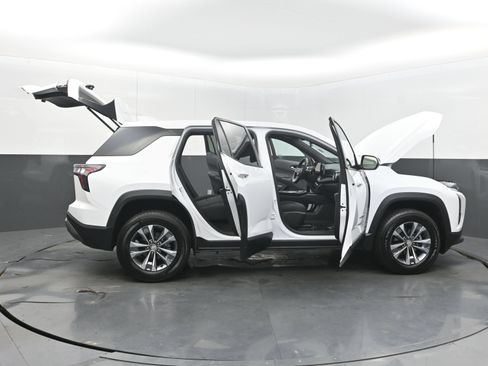 Used 2025 Chevrolet Equinox LT FWD image 43