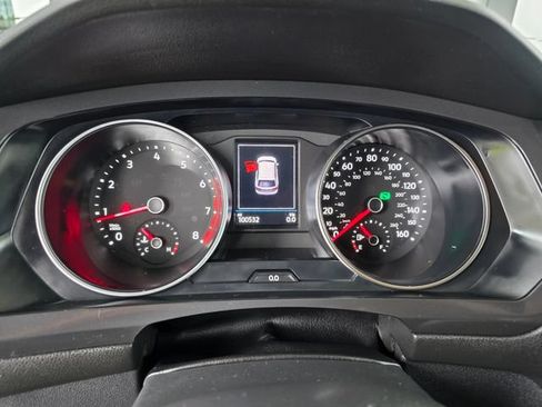 Used 2018 Volkswagen Tiguan SE AWD/4WD image 25