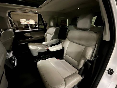 Certified 2025 Ford Expedition Active AWD/4WD image 25