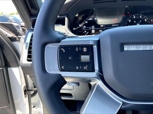 Used 2025 Land Rover Discovery S AWD/4WD image 21