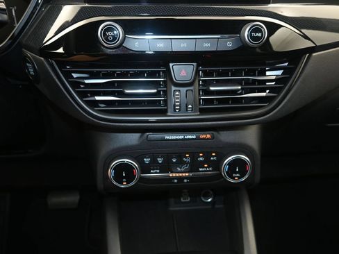 Certified 2025 Ford Escape ST-Line AWD/4WD image 17