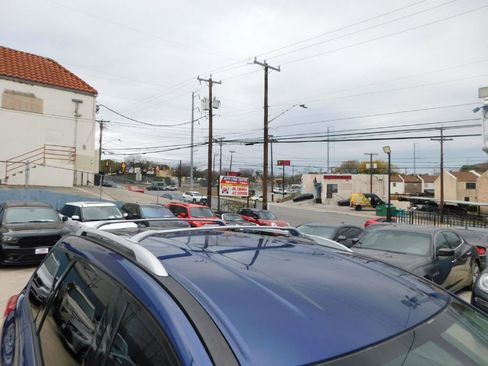 Used 2017 Nissan Pathfinder SV image 9