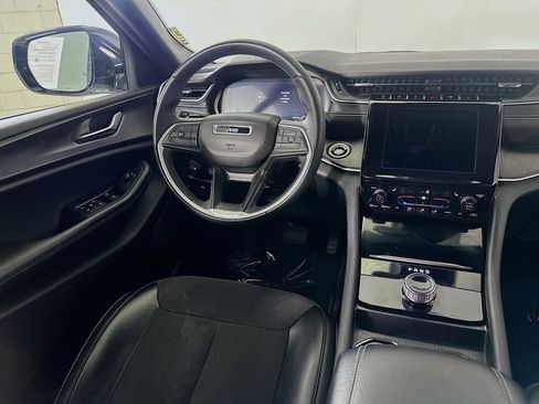 Used 2024 Jeep Grand Cherokee L Laredo image 18