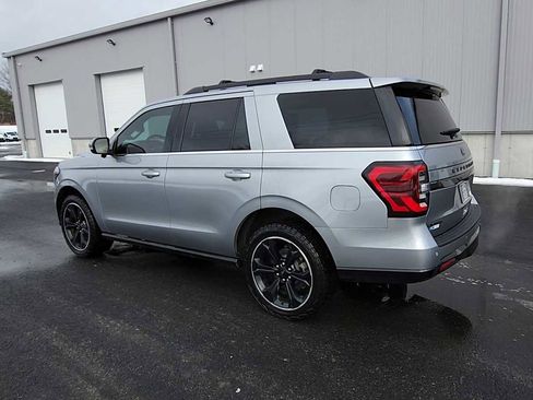 Used 2023 Ford Expedition Limited image 7