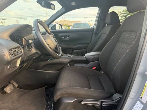 Used 2025 Honda HR-V Sport image 10