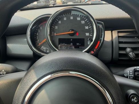 Used 2018 MINI Cooper 2-Door Hardtop w/ Cold Weather Package FWD image 18