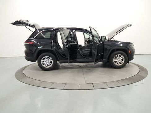 Used 2024 Jeep Grand Cherokee Laredo RWD image 17