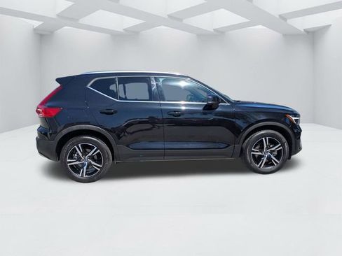 Certified 2025 Volvo XC40 B5 Core AWD/4WD image 3