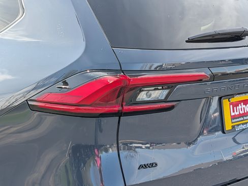 Used 2024 Toyota Grand Highlander AWD image 17