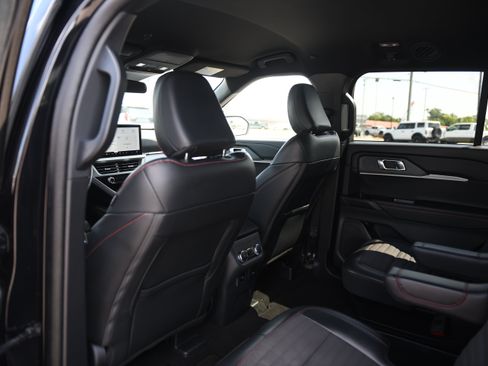 Used 2025 Ford Explorer ST-Line AWD/4WD image 11
