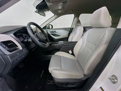 Used 2023 Nissan Rogue SV FWD image 13