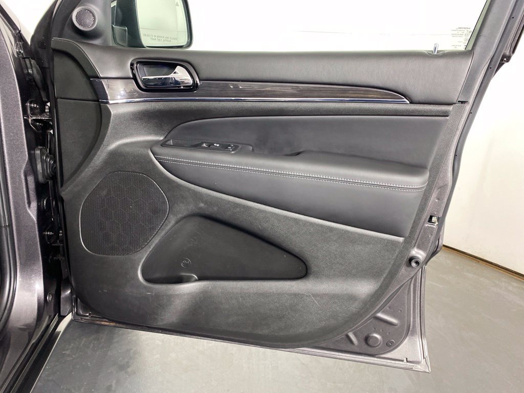 Used 2019 Jeep Grand Cherokee Overland AWD/4WD image 31